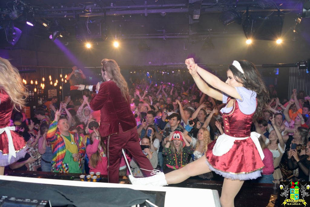 ../Images/Carnavals maandagavond in VdG 099.jpg